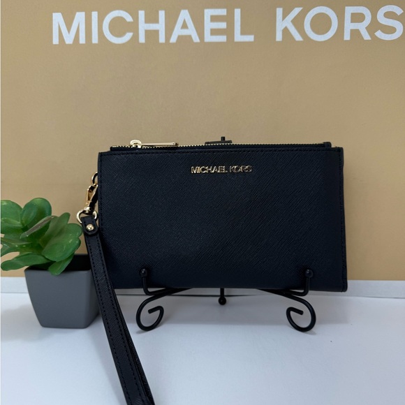 Michael Kors wallet Wristlet - Picture 1 of 7